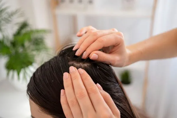 Dandruff Treatment vs Scalp Detox Therapy: What Your Scalp Needs in Winter

    